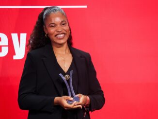 Kugelstoß-Olympiasiegerin Yemisi Ogunleye wurde bei den «Sport-Bild-Awards» 2024 in der Kategorie Moment des Jahres ausgezeichnet.