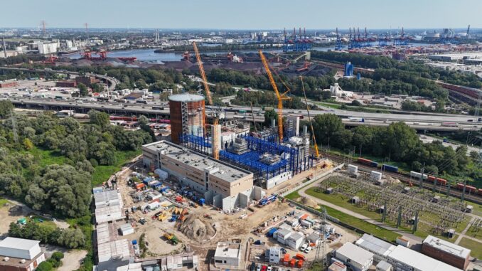 Durch Verzörgerungen beim Bau des neuen Energieparks Hafen muss das Kohleheizkraftwerk Wedel länger am Netz bleiben.