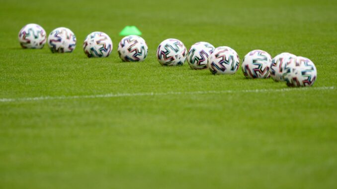 Phönix Lübeck erwartet in Hamburg im DFB-Pokal Borussia Dortmund. 