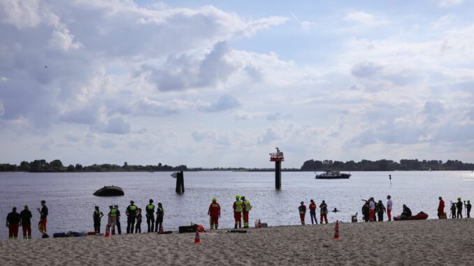 Eine Zehnjährige wird in der Elbe vermisst