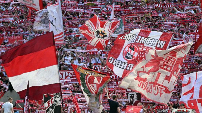 Zum Auftaktspiel der 2. Bundesliga zwischen dem Gastgeber 1. FC Köln und dem HSV ist das Stadion ausverkauft.