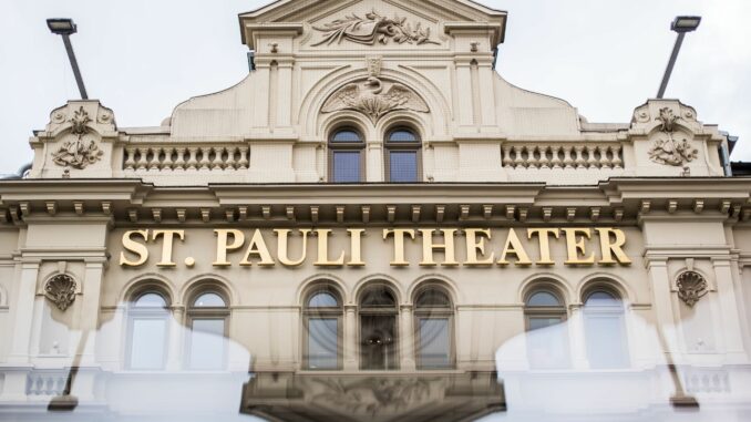 Dennis Svensson spielt am St. Pauli Theater. (Archivbild)