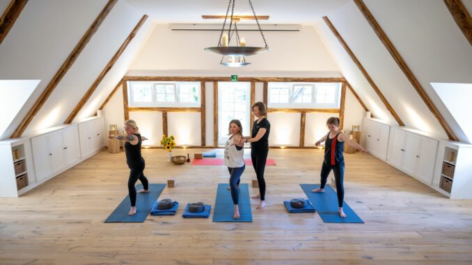 Es verändert sich viel in der Lüneburger Heide, Yoga-Kurse sollen auch im Winter Teilnehmerinnen anziehen. 