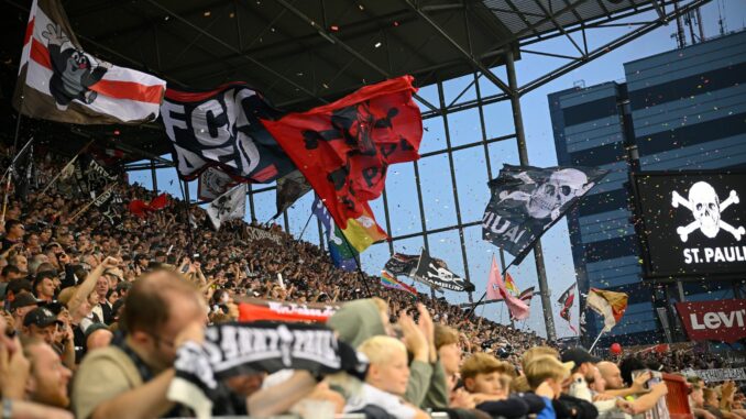 Der FC St. Pauli will mit einem Genossenschaftsmodell für die Fans Schulden tilgen.