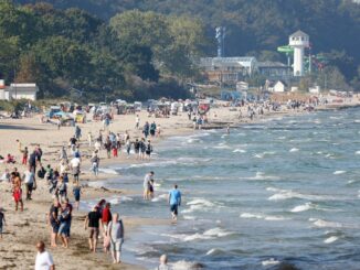 Nochmal die letzten Sommer-Sonnenstrahlen erhaschen. Die Ostseestrände waren am Sonntag voll.