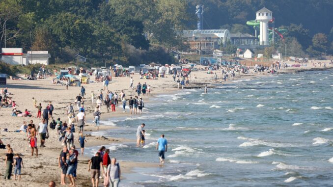 Nochmal die letzten Sommer-Sonnenstrahlen erhaschen. Die Ostseestrände waren am Sonntag voll.