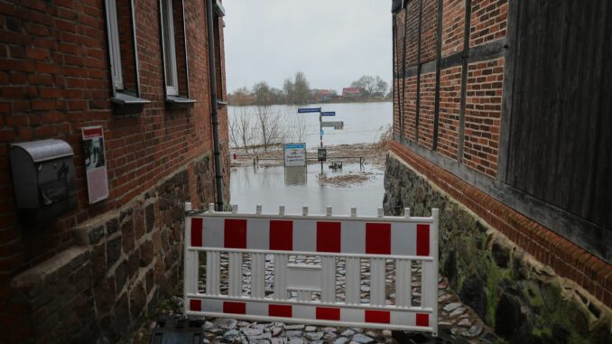 Im Januar 2024 überflutete das Hochwasser der Elbe Teile der Altstadt. (Archivbild)