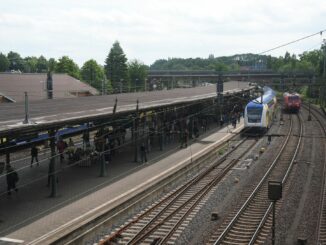 Eine technische Störung in einem Stellwerk am Bahnhof Harburg sorgt für Beeinträchtigungen im Bahnverkehr. (Archivbild)