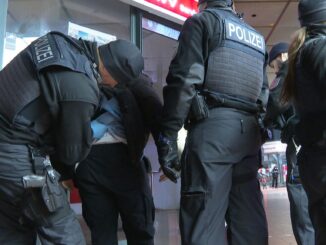 Seit einem Jahr gilt am Hamburger Hauptbahnhof ein Waffenverbot. (Archivbild)