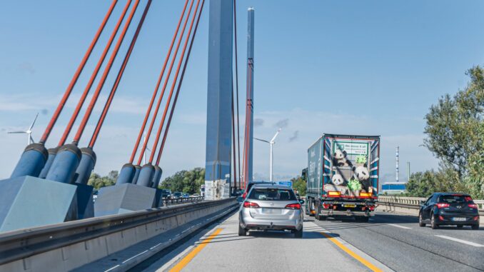 Die Norderelbbrücke ist nach Angaben der Autobahn GmbH wieder für den Schwerlastverkehr freigegeben. (Archivbild)