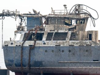 Das Wrack der «Verity» wurde Monate nach dem Schiffsunfall vom Meeresgrund geborgen. Bei dem Unglück starben fünf Seeleute. (Archivbild)