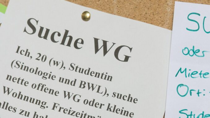 Viele Studierende suchen kurz vor Beginn des Wintersemesters immer noch eine Bleibe. Allein beim Studierendenwerk Hamburg umfasst die Bewerberliste für einen Wohnheimplatz fast 3.000 Hochschüler. (Archivfoto)