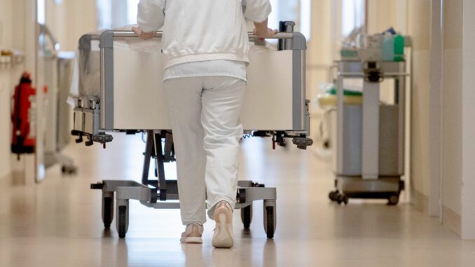 2023 wurden in den Hamburger Krankenhäusern gut 449.000 Patientinnen und Patien­ten vollstationär versorgt. (Archivbild)