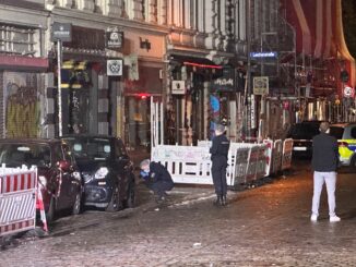 Nach einem Streit vor einem Lokal im Hamburger Schanzenviertel ist ein Mann von einem Unbekannten angeschossen worden.