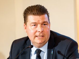 Finanzsenator Andreas Dressel bringt den Rekord-Haushaltsentwurf des rot-grünen Senats für die kommenden beiden Jahre in die Bürgerschaft ein. (Archivbild)