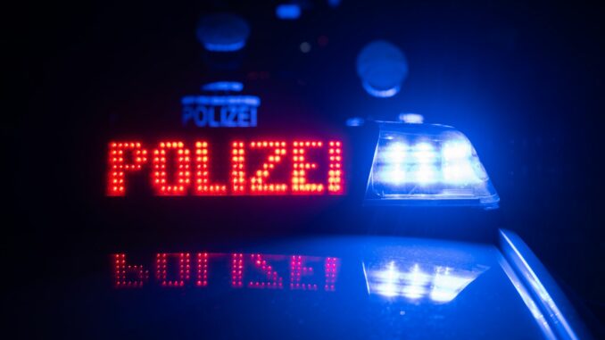 Ein Motorradfahrer wird auf der A1 schwer verletzt. (Illustration)