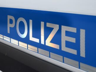 Ein teils aggressiver Mann hat auf der B5 für einen Polizeieinsatz gesorgt.