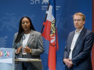 Schleswig-Holsteins Integrationsministerin Aminata Touré (Grüne) erläutert den Beschluss eines Sicherheitspakets.