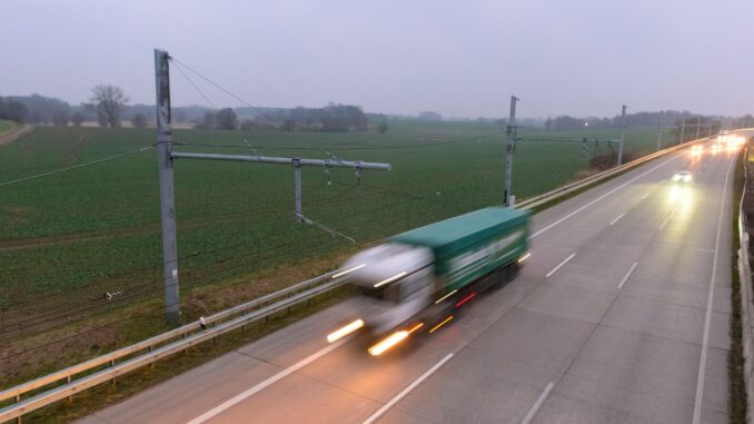 Aktuell laufen Wartungsarbeiten an der E-Highway-Teststrecke. (Archivbild)