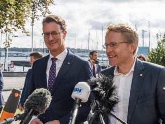 Hendrik Wüst und Daniel Günther stellen sich bei der Kanzlerfrage hinter Friedrich Merz.