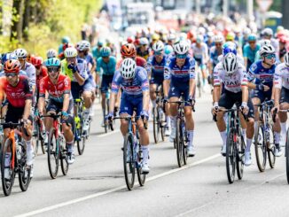 Das Fahrerfeld startet bei den Cyclassics an der Hamburger Außenalster.