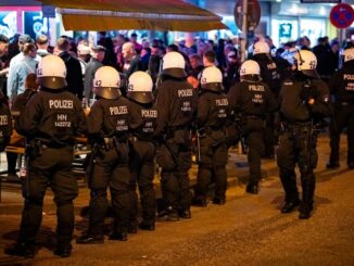 Die Kosten für Polizeieinsätze bei Fußballspielen sind schon lange ein Streitthema.