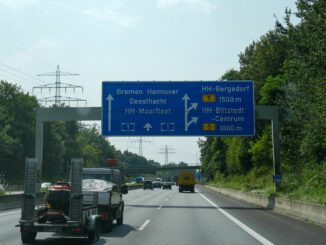 In den kommenden Wochen wird die Autobahn A1 zwischen Hamburg-Billstedt und -Moorfleet wegen Bauarbeiten in Richtung Bremen verengt. (Archivbild)