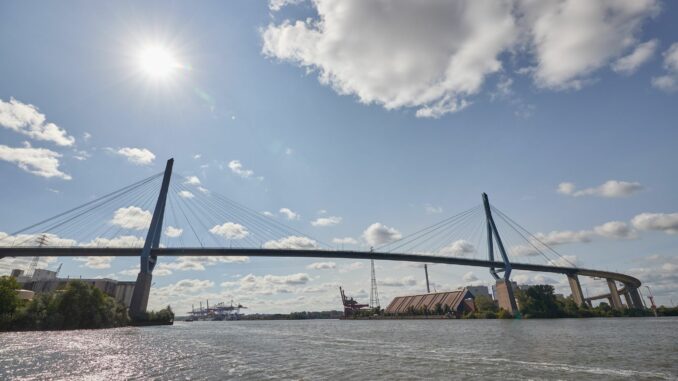 Die Köhlbrandbrücke wird am Wochenende für Reparatur- und Wartungsarbeiten gesperrt.