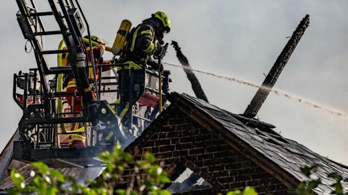 15 Tiere konnte bei einem Scheunenbrand in Sicherheit gebracht werden.