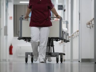 Pflegepersonal in Krankenhäusern übernimmt mehr und mehr medizinische Aufgaben. (Foto Illustration)