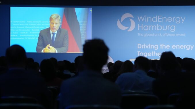 Nach Aussage von Bundeswirtschaftsminister Habeck hat die Politik erfolgreich Vorbereitungen zum Ausbau der Windenergie getroffen.