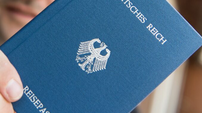 Auch in Schleswig-Holstein halten Angehörige der Reichsbürger- und Selbstverwalterszene Verwaltungen auf Trab (Archivbild).