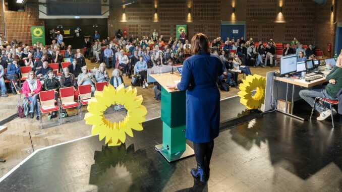 Hamburgs Grüne nutzen eine Landesmitgliederversammlung zum Wahlprogramm außerplanmäßig für eine Debatte über den Zustand der kriselnden Bundespartei.