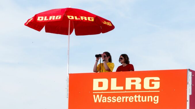 Besonders am Meer starben in Schleswig-Holstein 2024 mehr Menschen beim Schwimmen als im letzten Sommer. (Archivbild)