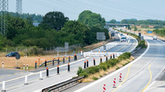 Zwischen den Anschlussstellen Owschlag und Rendsburg wird die A7 Richtung Norden am nächsten Wochenende gesperrt. (Archivbild)