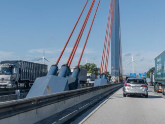 Für eine genauere Untersuchung von Schäden an der Norderelbbrücke ist am Freitag jeweils eine Spur der A1 in Richtung Bremen und Lübeck gesperrt.