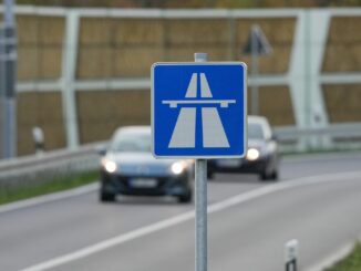 Die Ausfahrt Jahnshof der A1 im Kreis Ostholstein wird für vier Stunden gesperrt. Grund sind nach Angaben der Autobahn-Gesellschaft Entwässerungsarbeiten. (Symbolbild)