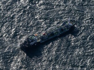 Der nach einem Brand havarierte Öltanker «Annika» ist auf dem Weg in den Überseehafen Rostock.