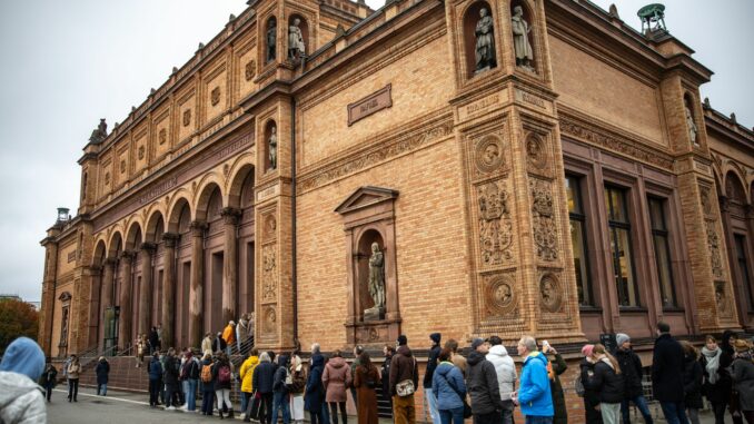 Im vergangenen Jahr hatte der Aktionstag mit freiem Eintritt in Hamburger Museen für lange Schlangen gesorgt. (Archivbild)