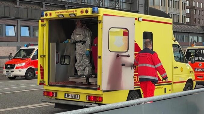 Ein Einsatzwagen am Hamburger Hauptbahnhof