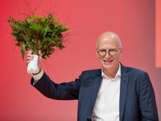 Hamburgs Bürgermeister Peter Tschentscher wurde mit 97,3 Prozent der Stimmen auf Platz eins der SPD-Landesliste für die Bürgerschaftswahl am 2. März gewählt.