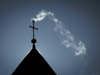 Das Bistum Osnabrück will Räume für Gespräche schaffen, um sexualisierte Gewalt in der Kirche zu verhindern. (Symbolfoto)