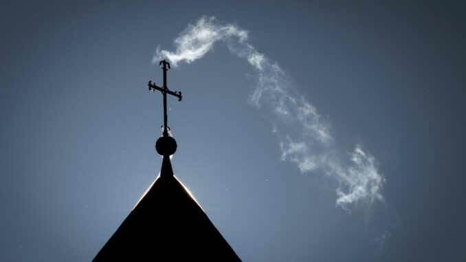 Das Bistum Osnabrück will Räume für Gespräche schaffen, um sexualisierte Gewalt in der Kirche zu verhindern. (Symbolfoto)