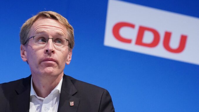 Die CDU um den Landesvorsitzenden Daniel Günther will in Neumünster auch über das Wolfsmanagement sprechen. (Archivbild)