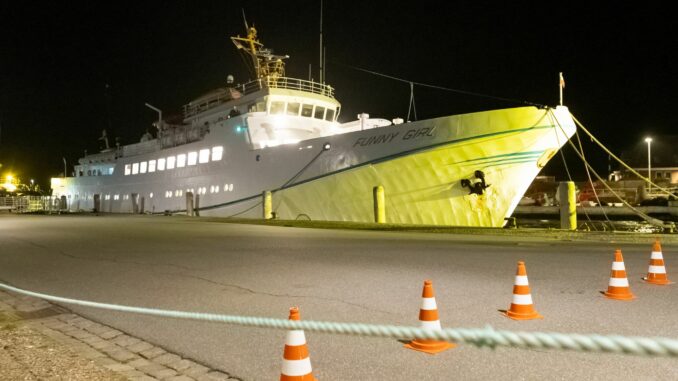 Die «Funny Girl» liegt im Hafen von Büsum.