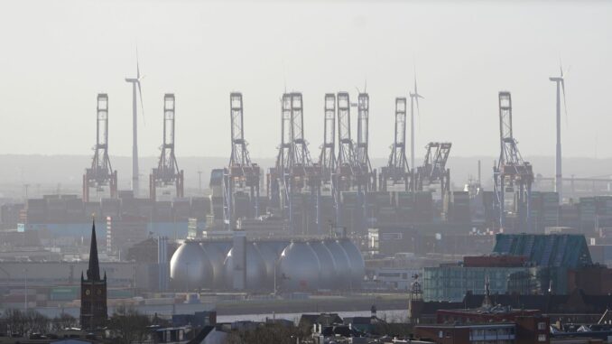 Der Bund der Steuerzahler Hamburg hat herausgefunden, dass der Ausbau und die Sanierung einer Hamburger Klärschlammanlage teurer werden als geplant. (Archivbild) 