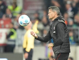 Trainer Alexander Blessin war nach dem 0:3 des FC St. Pauli gegen Mainz 05 enttäuscht.