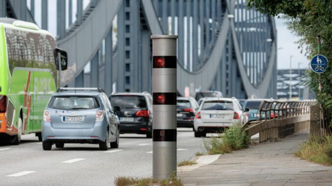 Hamburg erhält für Millioneneinnahmen aus Raser-Bußgeldern den «Goldenen Blitzer». (Archivfoto)