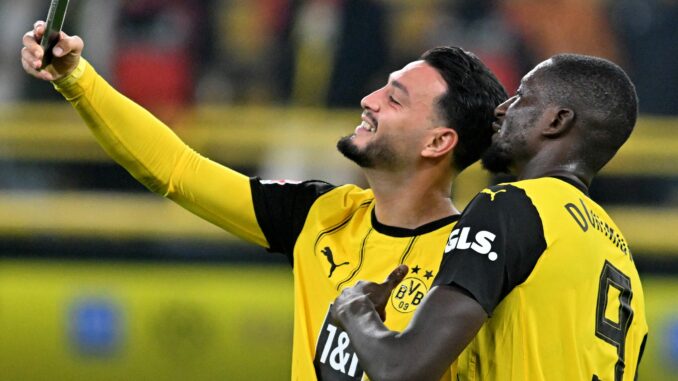 Dortmunder Matchwinner beim 2:1 gegen St. Pauli: Rami Bensebaini (l.) und Serhou Guirassy. 