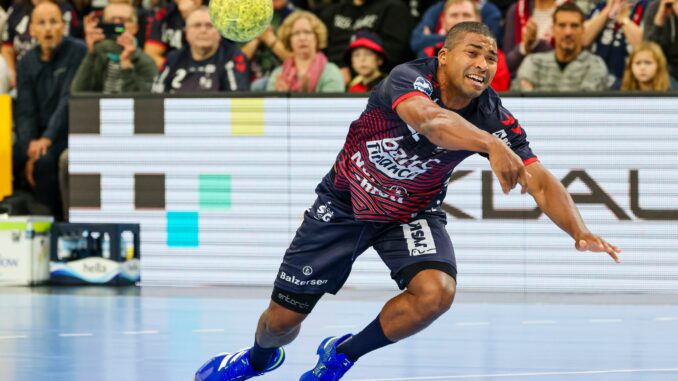 Mads Mensah und die SG Flensburg-Handewitt führen ihre Vorrundengruppe in der European League mit 6:0 Punkten an.